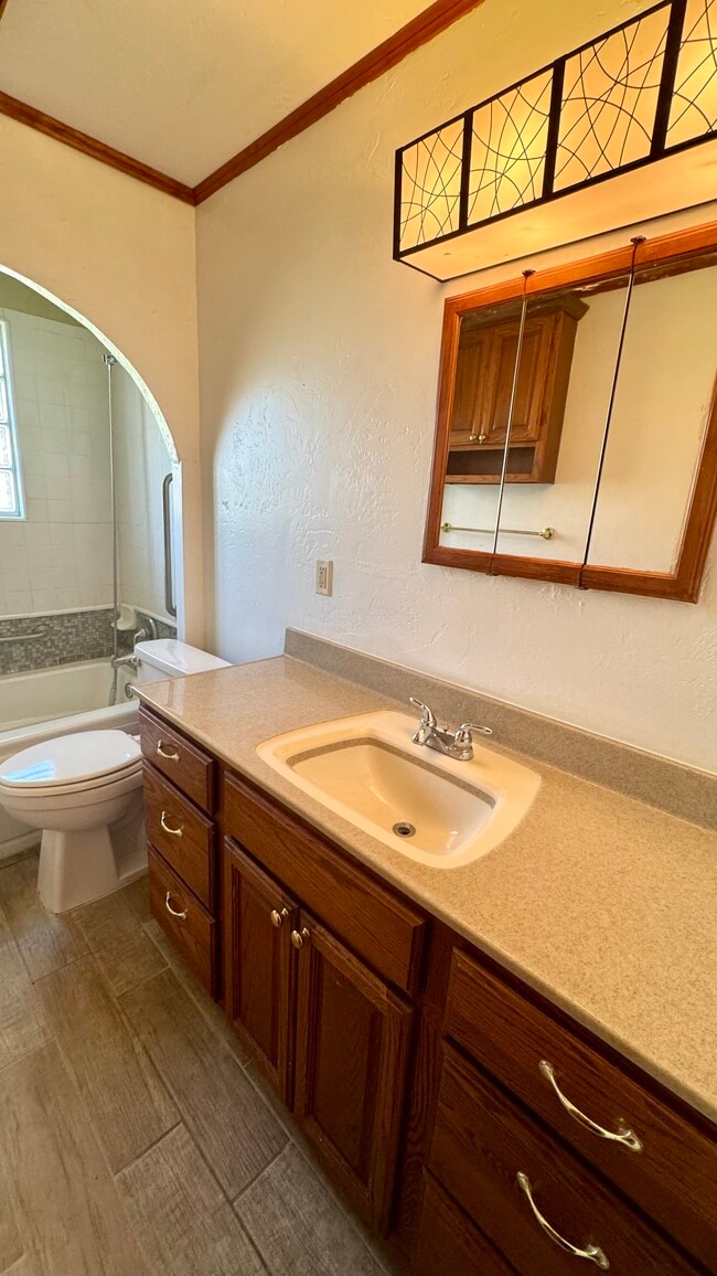 Building Photo - 322 Pinehurst Dr