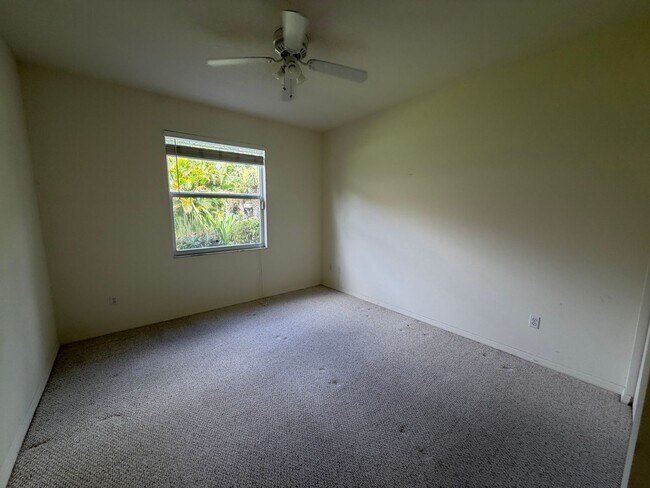 Building Photo - 330 Robin Hood Cir
