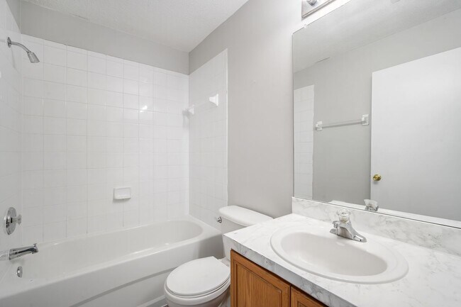 Building Photo - Riverwalk Retreat: Updated 3BR Townhome in...