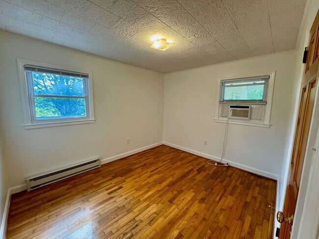 Building Photo - West AVL  - Mountain Views, Garden Space, Beautiful Yard!