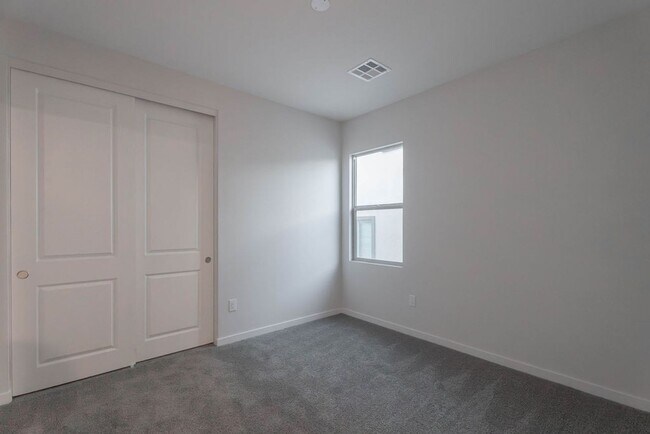 Building Photo - 11620 Desert Hollow Avenue