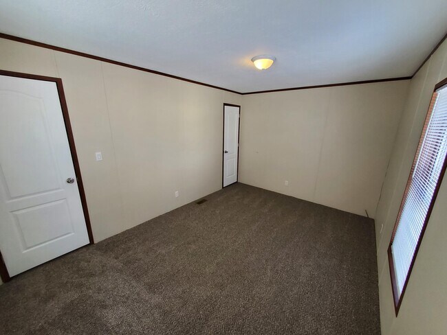 Building Photo - 3 Sparrow Hill Dr