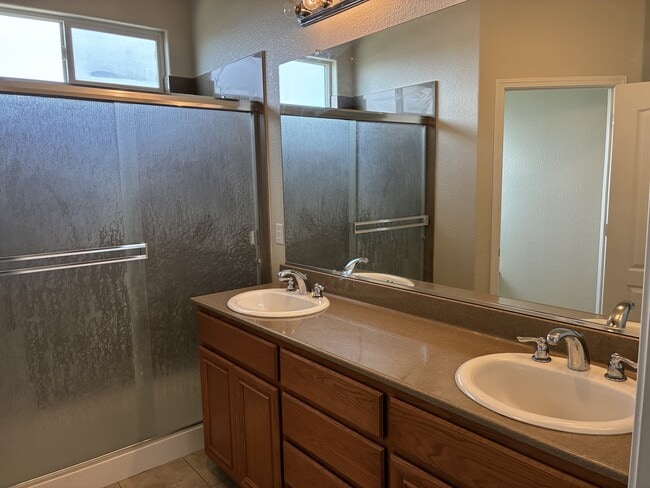 Building Photo - 3197 Dinkey Creek Ave