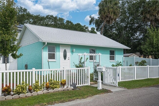 Primary Photo - Charming 3BR, 2BA home next to DeSoto Park