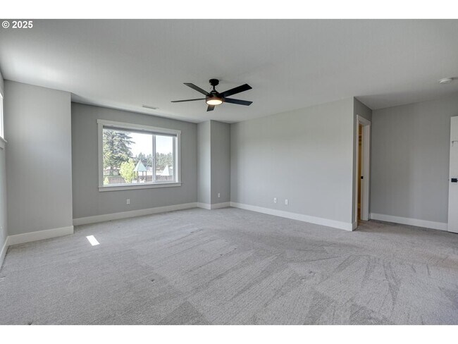 Building Photo - 10902 NE 119th Pl