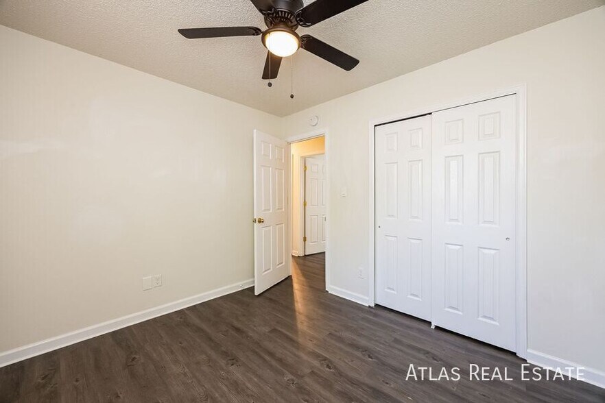Building Photo - 4419 Dewey Dr