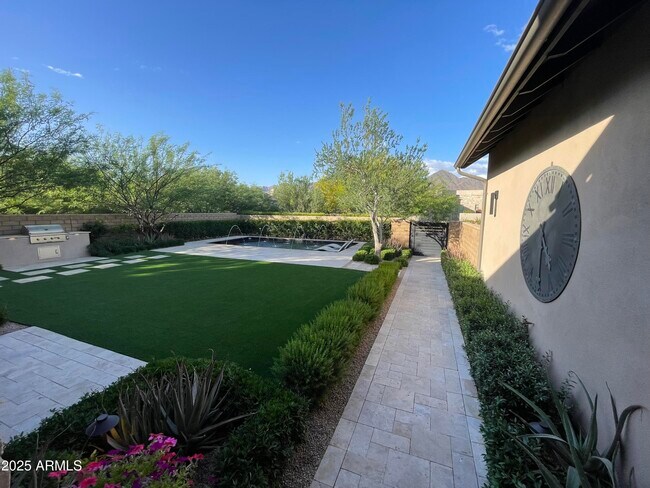 Building Photo - 10203 E Camelot Ct