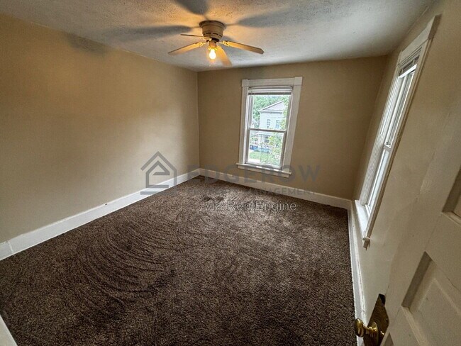Building Photo - 635 Lafayette Ave NE