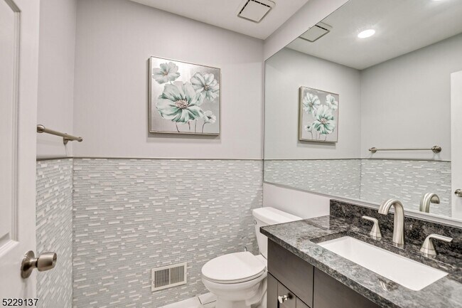Building Photo - 131 Bonney Ct