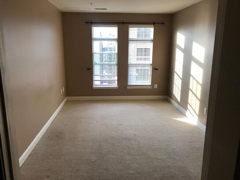 Building Photo - 1451 Belmont St NW