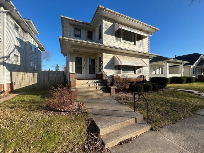 Building Photo - 919 Hayes Avenue