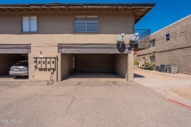 Building Photo - 4740 E Moreland St