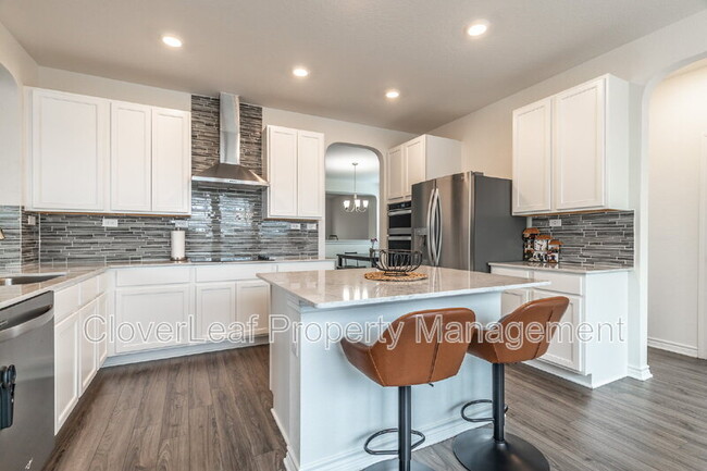 Building Photo - 302 Colonial Blf