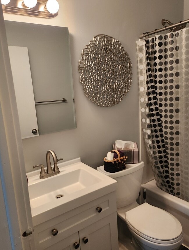 Building Photo - 44 Nassau Colony