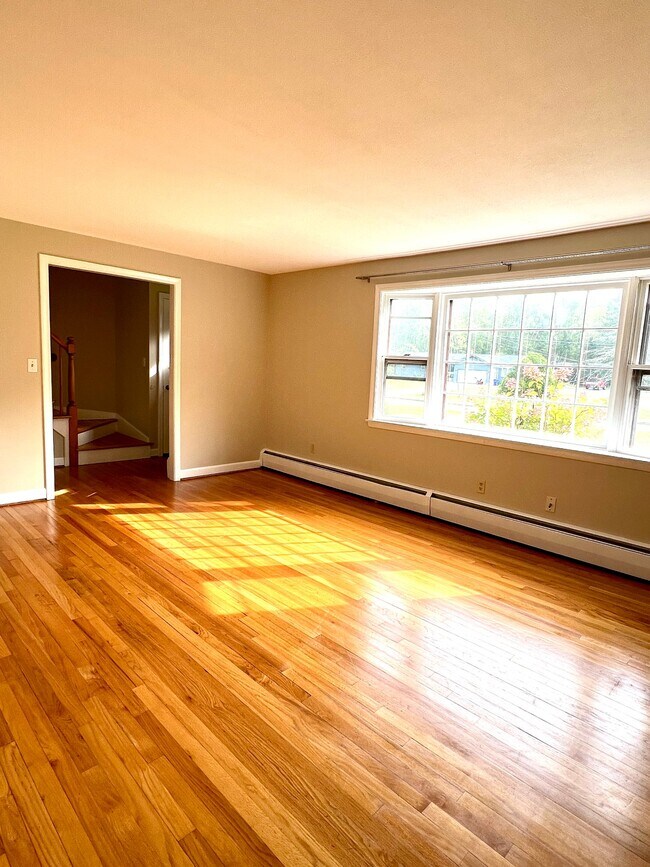 Building Photo - 13 Meadowbrook Ln