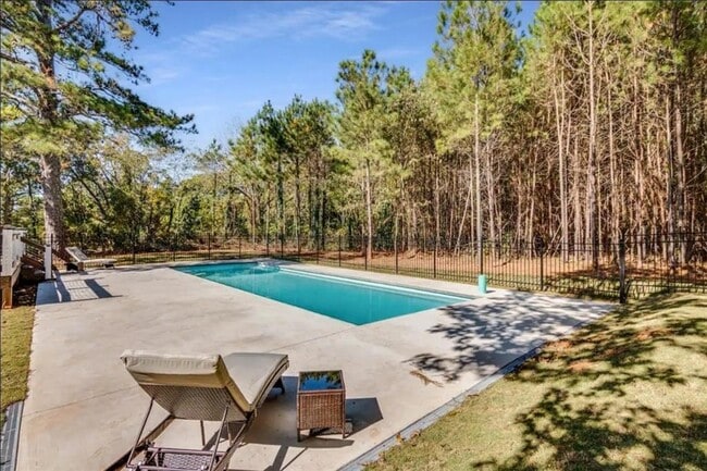 Building Photo - 4050 Washington Rd