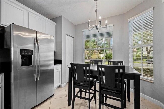 Building Photo - 647 Castle Dr