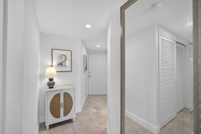 Building Photo - 2600 N Flagler Dr