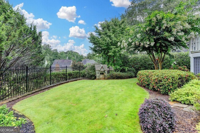 Building Photo - 2611 Briers N Dr