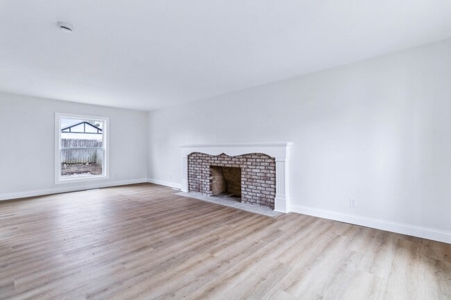 Building Photo - 3233 Wolcott St