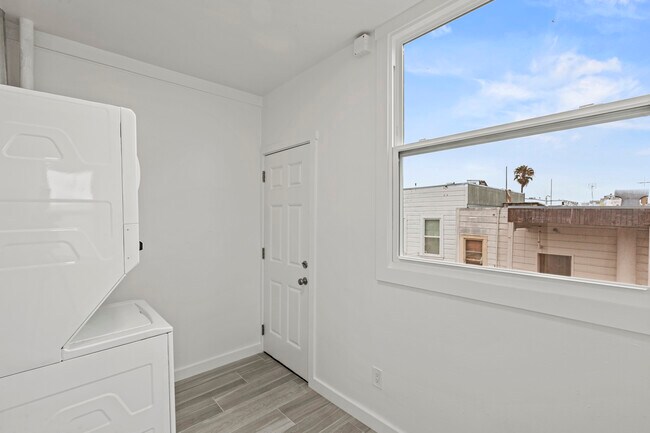 Building Photo - 81 Hoff St