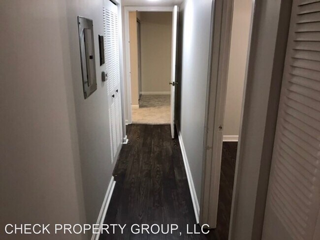 Building Photo - 2 br, 1.5 bath House - 6516 Six Mile Lane #2