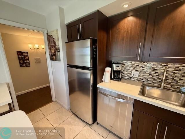 Building Photo - 3250 N Palm Aire Dr