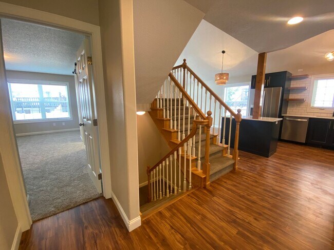 Building Photo - A RELAXING RETREAT - 3 bd/2.5 bath Twin Home for Rent