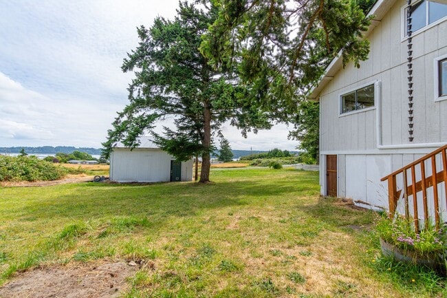 Building Photo - 2 Bed 2 Bath Country Home with Penn Cove View on 2.5 Acres