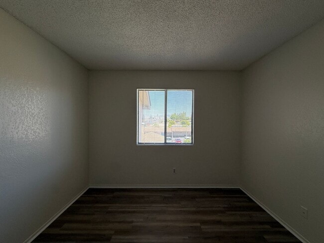 Building Photo - Quail Meadows Upstairs Condo with Easy Access to 101 Frwy/VSFB