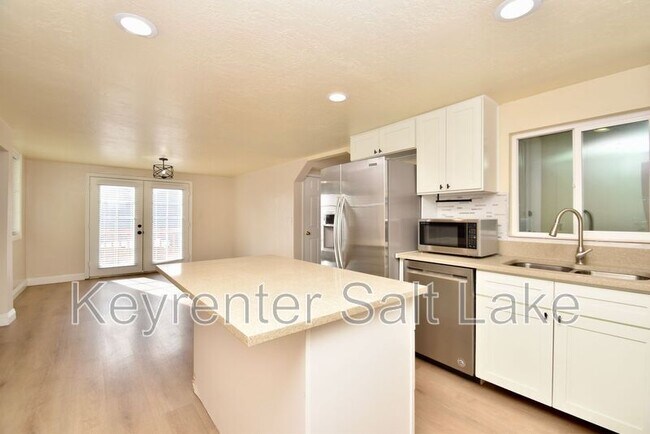 Building Photo - 9408 Turnpike Ln