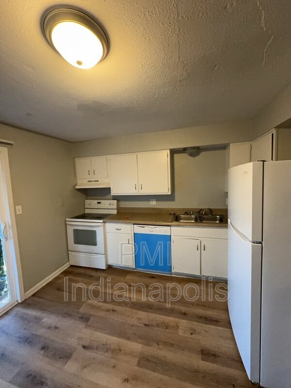 Building Photo - 6230 Eastridge Dr