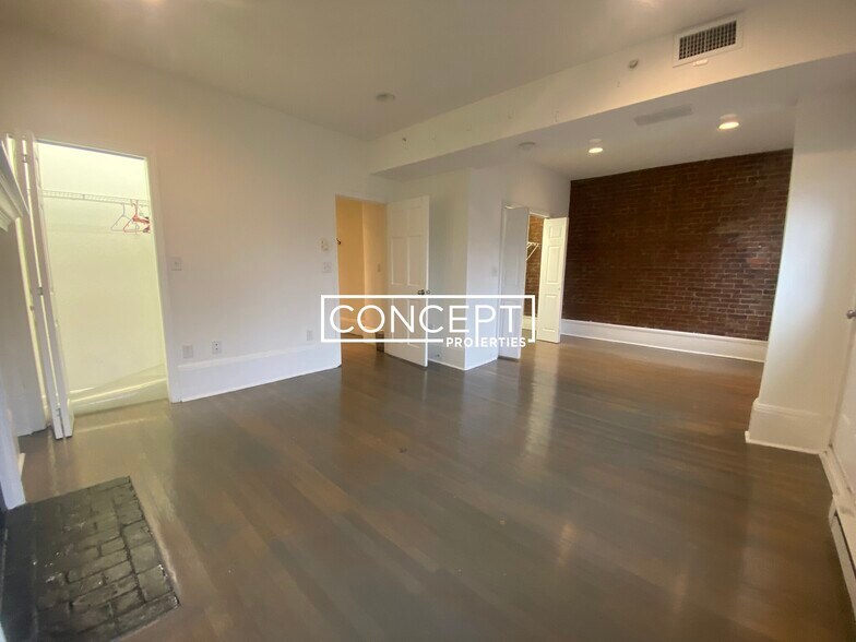 Building Photo - 1404 Beacon St