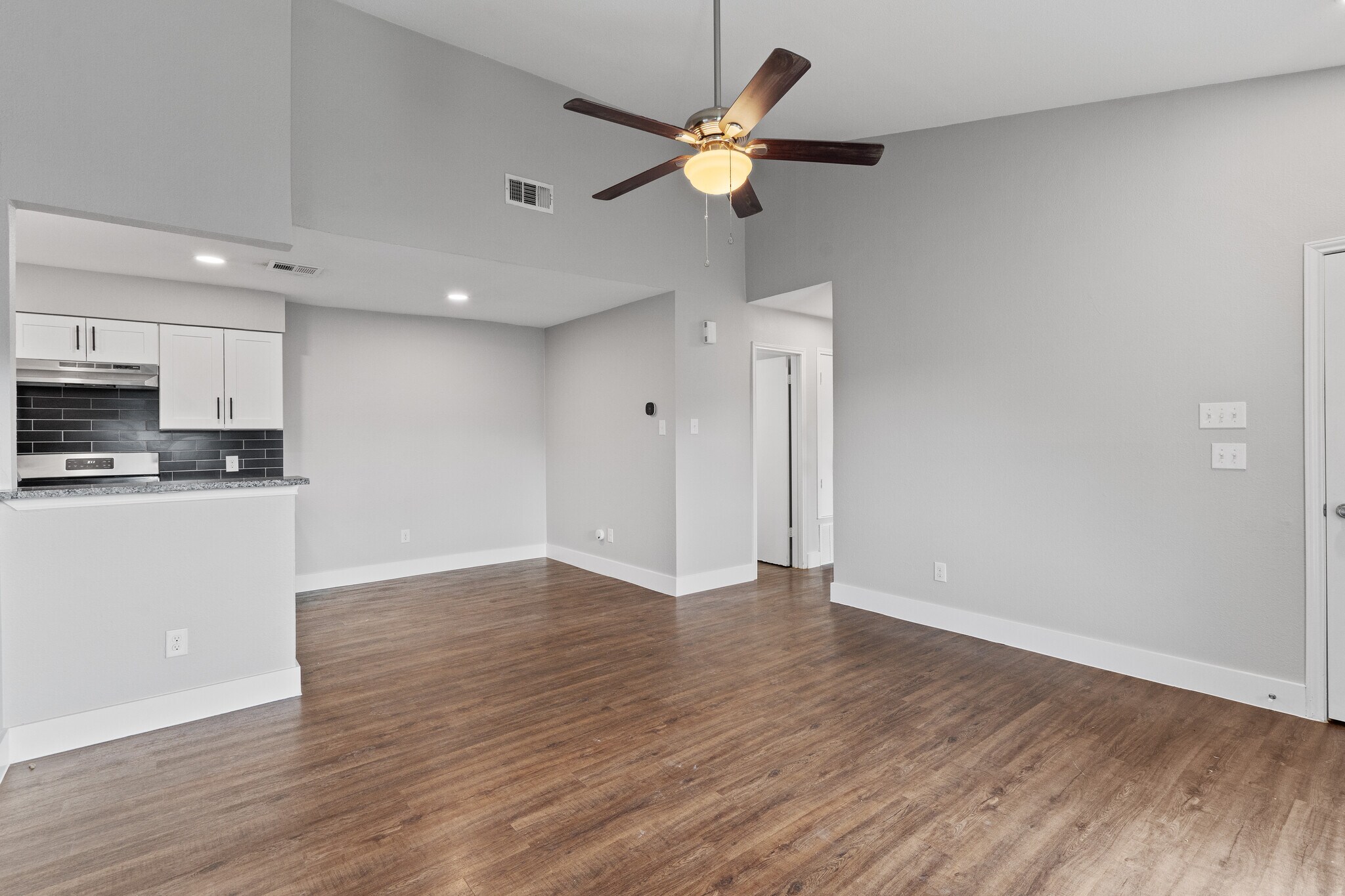 Building Photo - 602 Peterson St