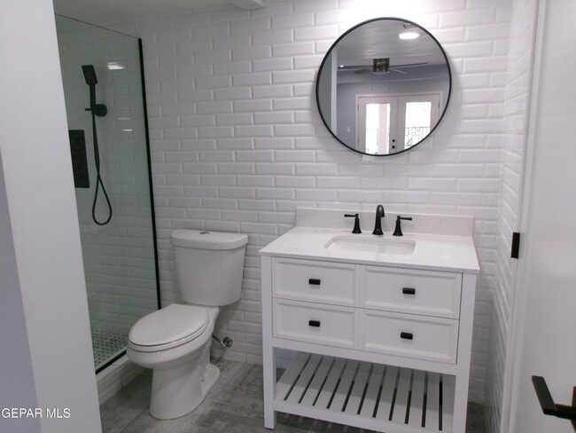 Building Photo - 5852 Mira Serena Dr