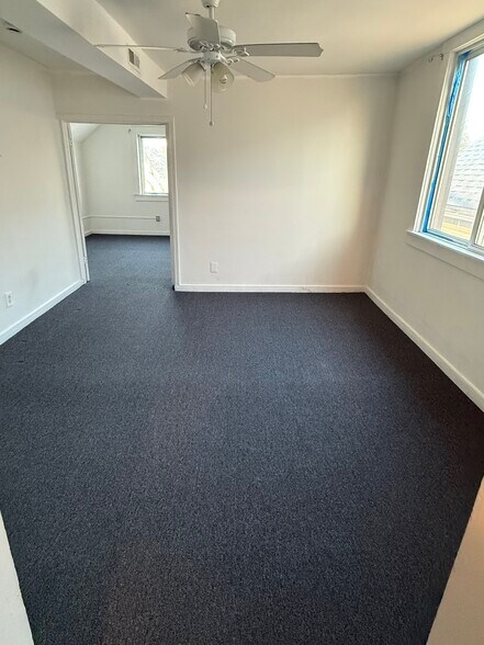 Building Photo - 9727 Dequindre St