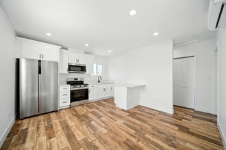 Building Photo - 521 1/2 W 78th 2nd floor Left Side Unit