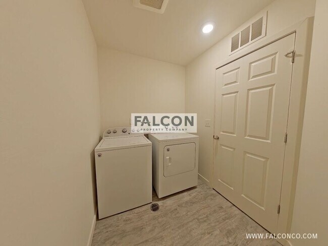 Building Photo - 9393 Cashel Trail