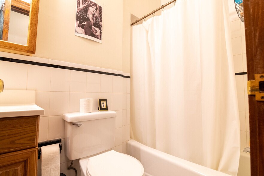 Building Photo - 21 Gibbs St