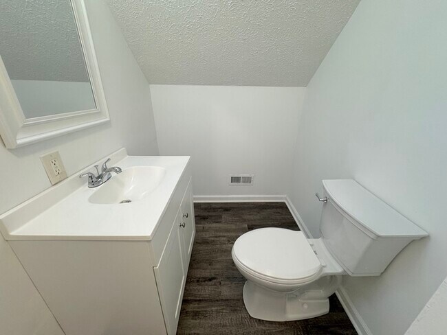 Building Photo - CHARMING 4-BEDROOM, 2-BATH COTTAGE-STYLE HOME IN HAMPTON, VA!