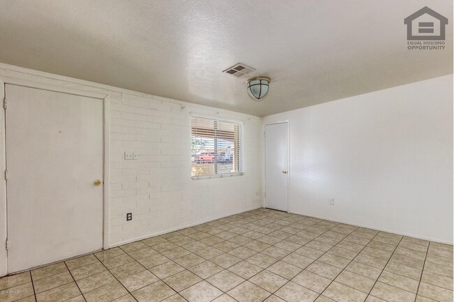 Building Photo - 6321 W Whitton Ave