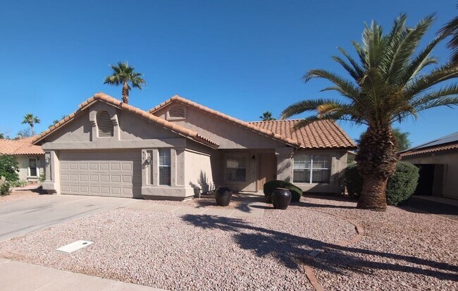 Building Photo - 3 Bedroom Plus an Office Home in the Candlewood Community Near S Cooper Rd and W Warner Rd!