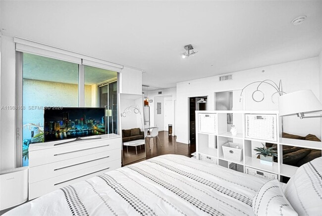 Building Photo - 3451 NE 1st Ave