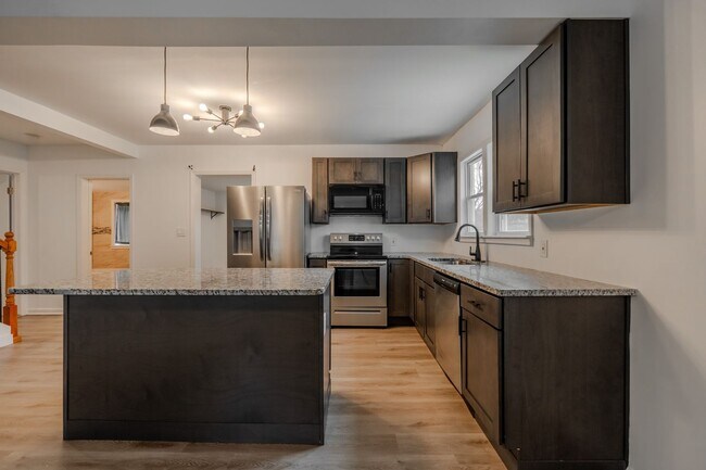 Building Photo - 231 Broadway St