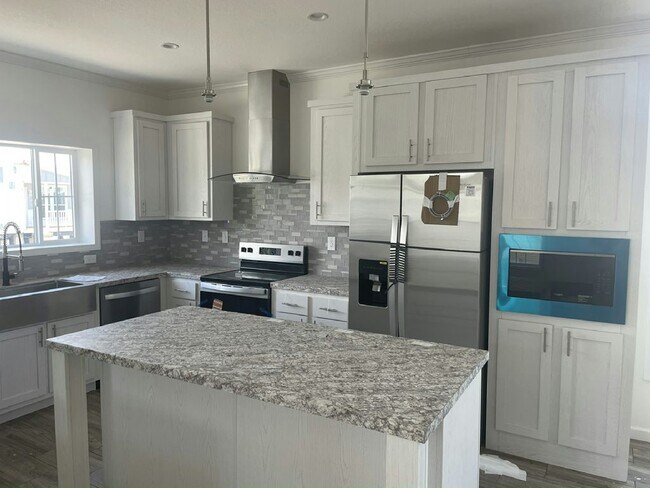 Building Photo - 6902 42nd Trail N
