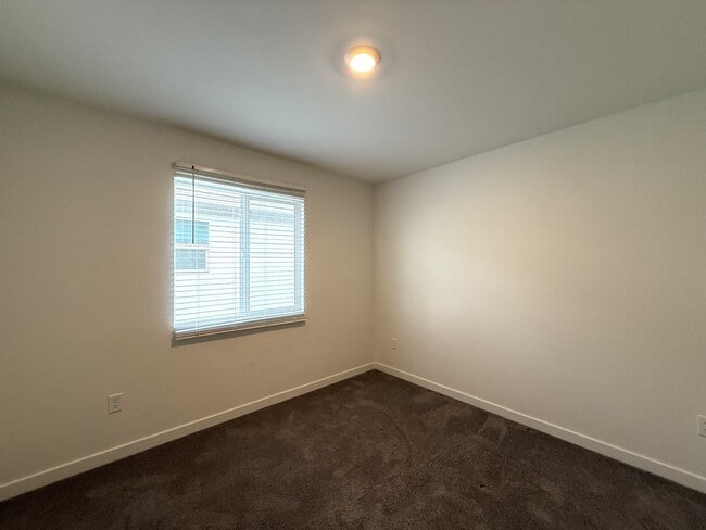 Building Photo - 3087 Thyme Pl