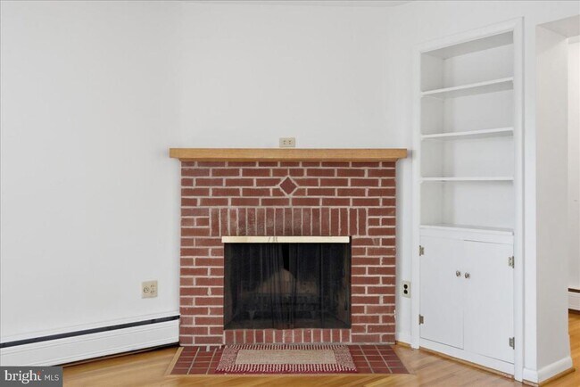 Building Photo - 3044 N Frederick Pike