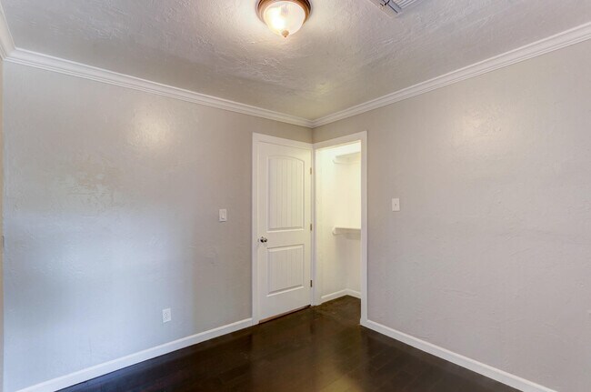 Building Photo - Modern 3-Bedroom Home with Spacious Deck Near Penn Square Mall!