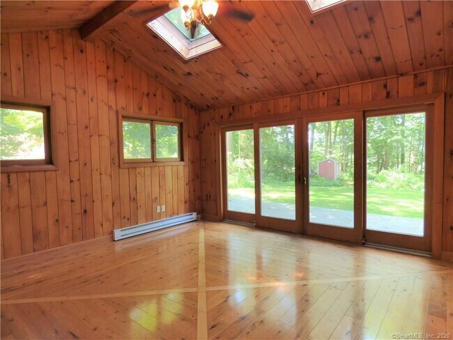Building Photo - 5 Candlewood Lake Dr