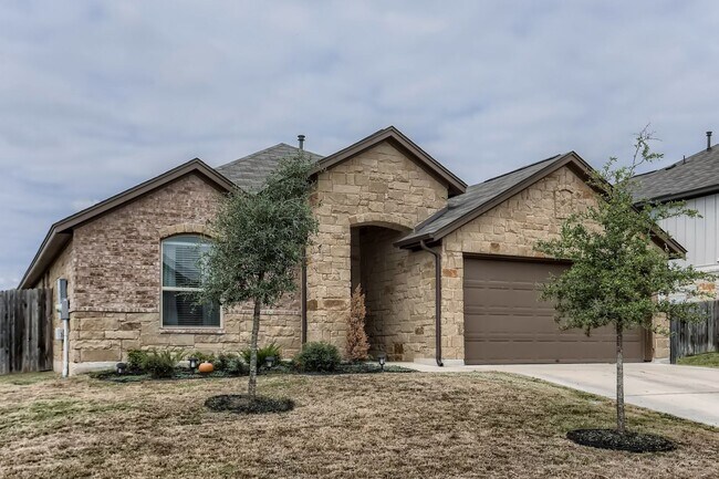 Building Photo - Charming 4BR/2BA One-Level Home with Moder...